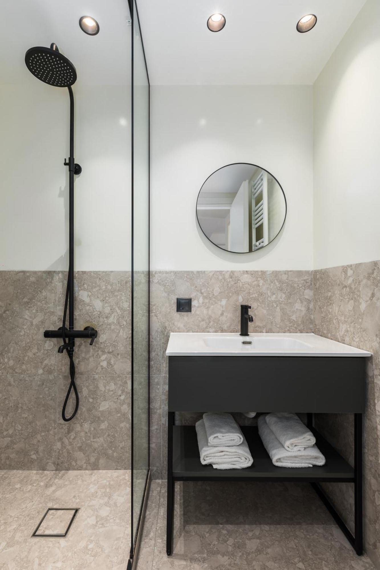 Celine By Halu!, Spacious Apartments Next To Business Hub Thessaloniki Exterior photo